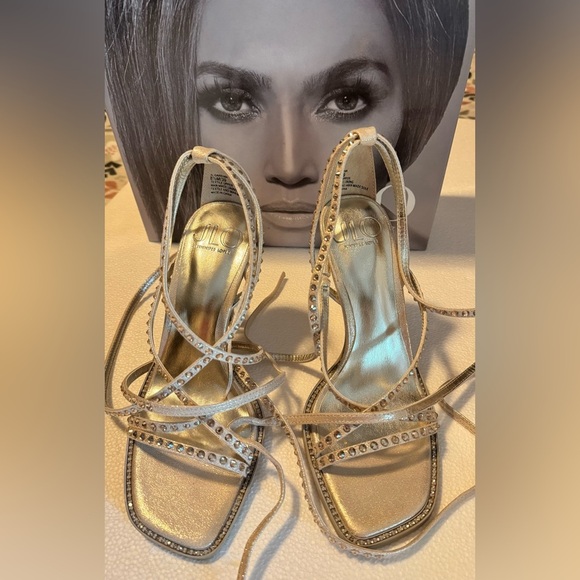 JLO Gardina Strappy Lace Up Heel Light
Gold Champagne - Picture 10 of 16